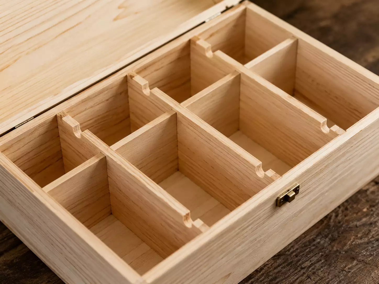 wooden wine crate divider structure